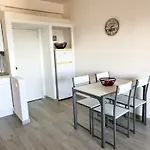 Les 3 Dauphins In Appartement